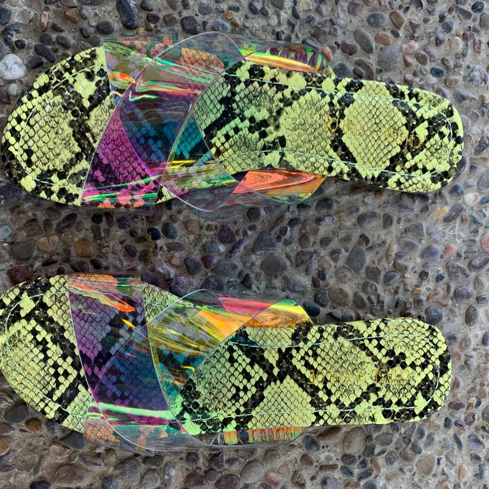 NEW chase + chloe sandals